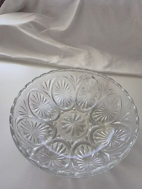 Vintage Anchor Hocking clear glass serving bowl